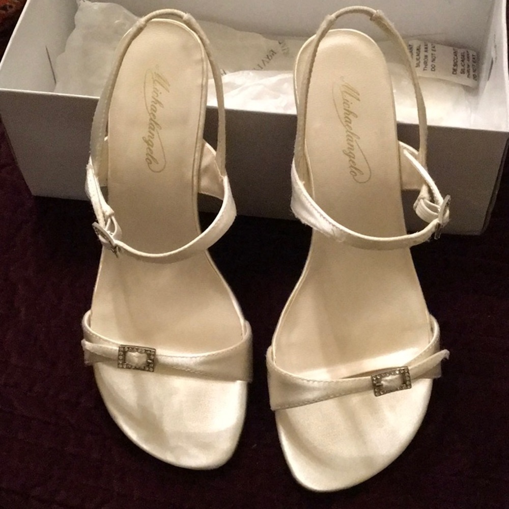 Satin sandal, cream sz 6.5